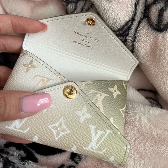 New Louis Vuitton Kirigami Small Pouch - Picture 2 of 7